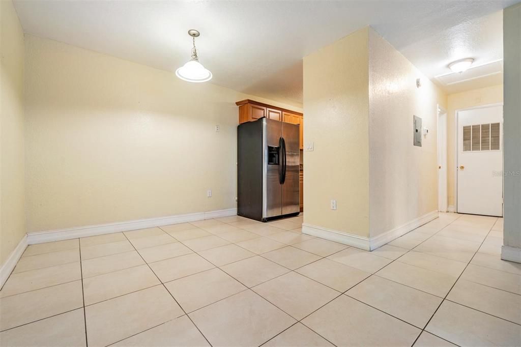 For Sale: $179,900 (1 beds, 1 baths, 644 Square Feet)