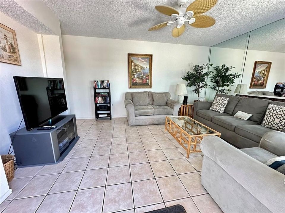 For Sale: $325,000 (1 beds, 1 baths, 755 Square Feet)