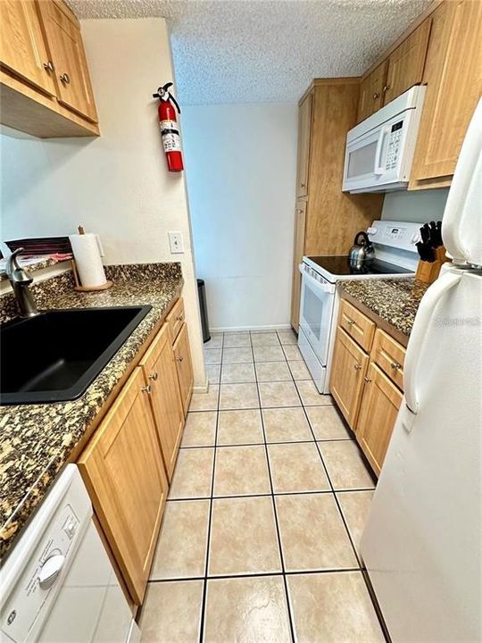 For Sale: $325,000 (1 beds, 1 baths, 755 Square Feet)