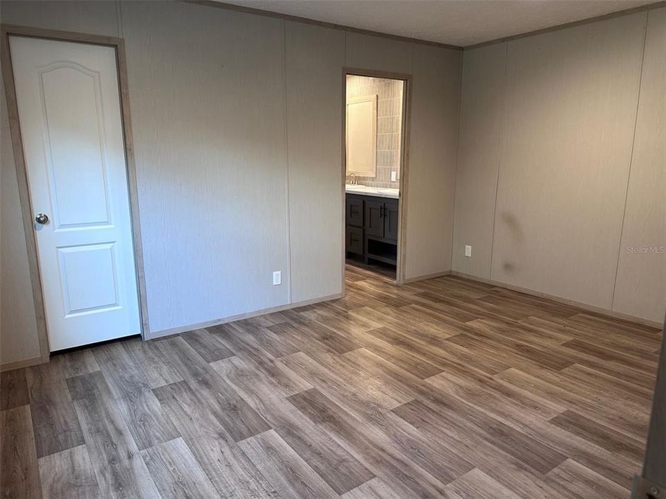 For Sale: $179,900 (3 beds, 2 baths, 1140 Square Feet)