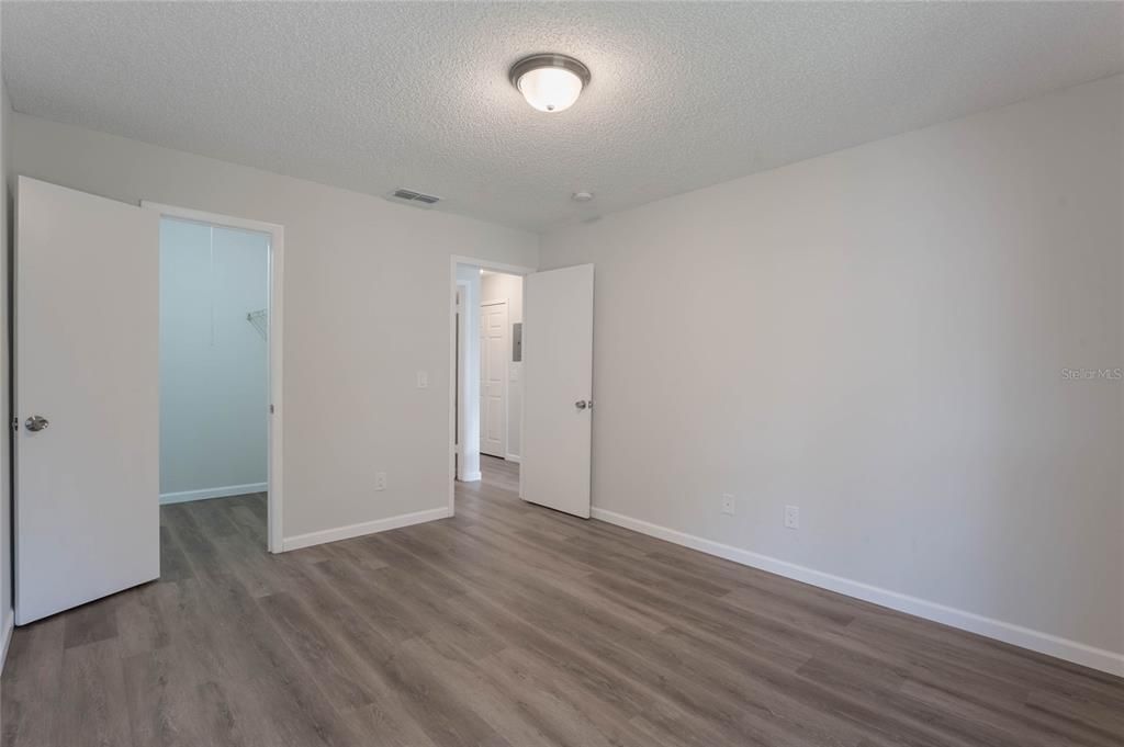 For Sale: $239,900 (2 beds, 2 baths, 1126 Square Feet)