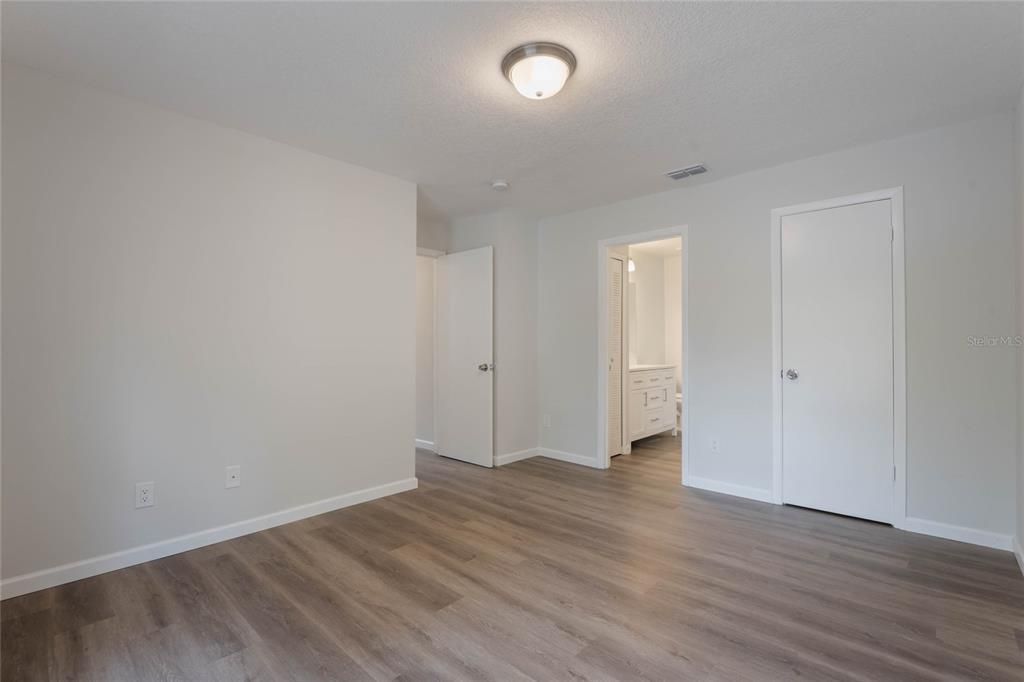 For Sale: $239,900 (2 beds, 2 baths, 1126 Square Feet)