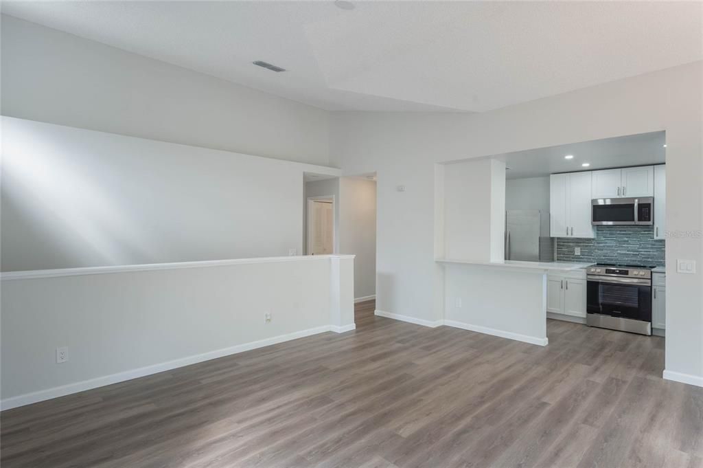 For Sale: $239,900 (2 beds, 2 baths, 1126 Square Feet)