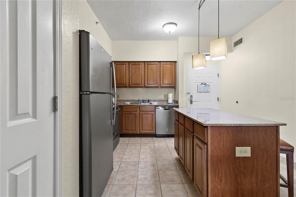 For Sale: $270,000 (2 beds, 2 baths, 957 Square Feet)