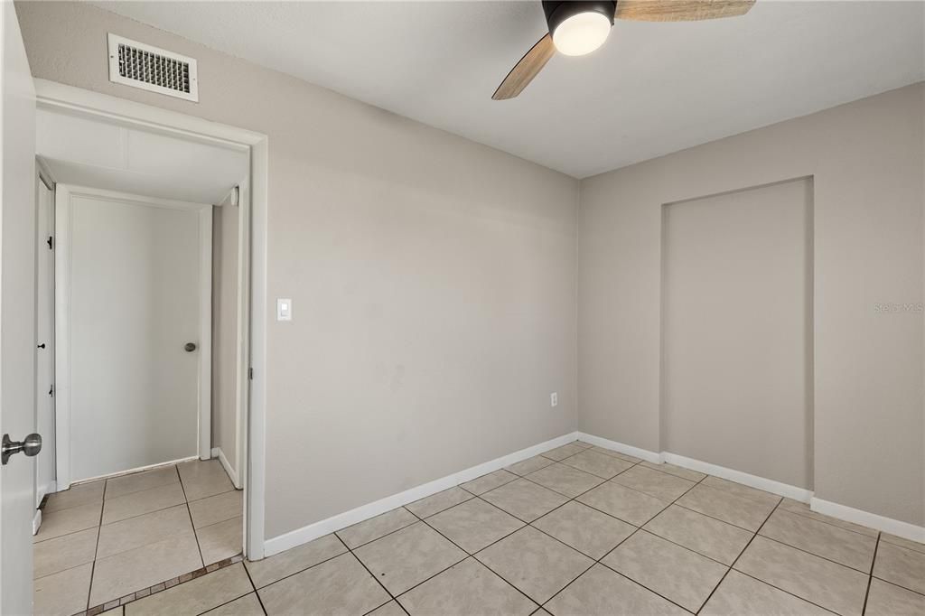 For Sale: $200,000 (3 beds, 1 baths, 1011 Square Feet)