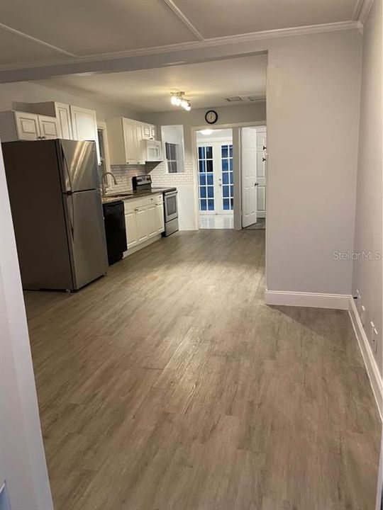 For Rent: $2,800 (2 beds, 1 baths, 1075 Square Feet)