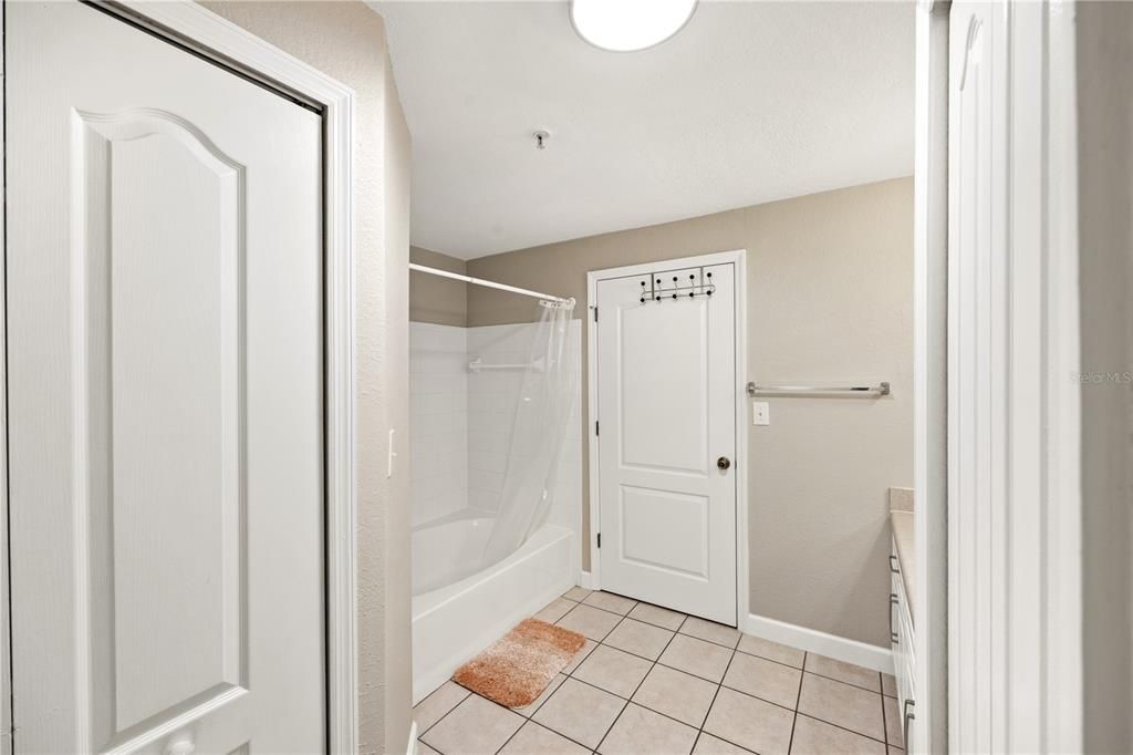 For Sale: $359,000 (2 beds, 2 baths, 1209 Square Feet)