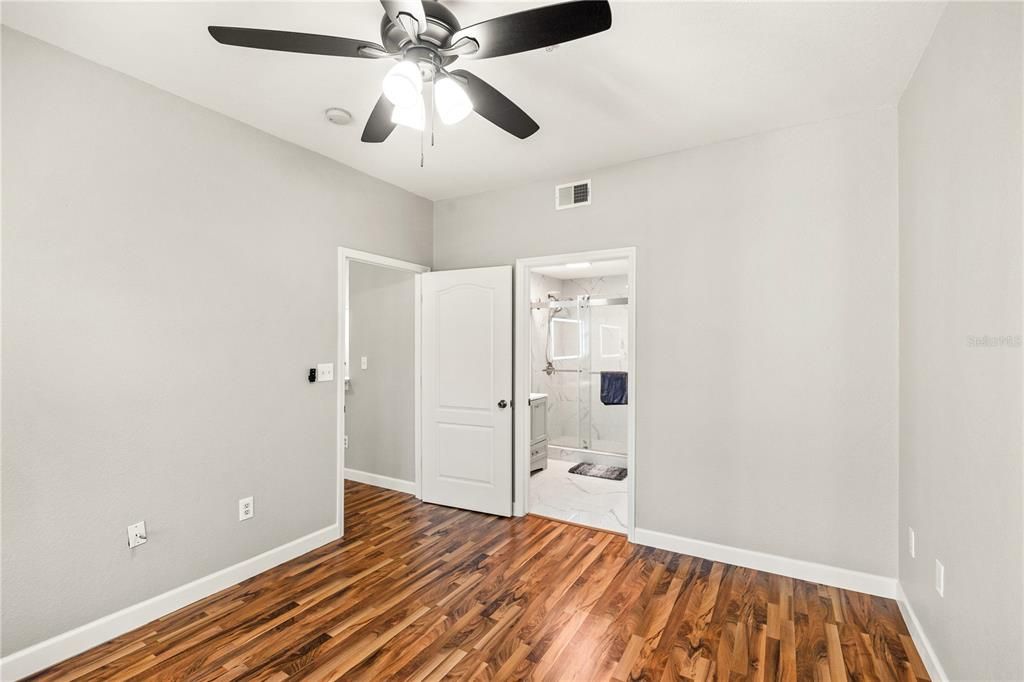 For Sale: $359,000 (2 beds, 2 baths, 1209 Square Feet)