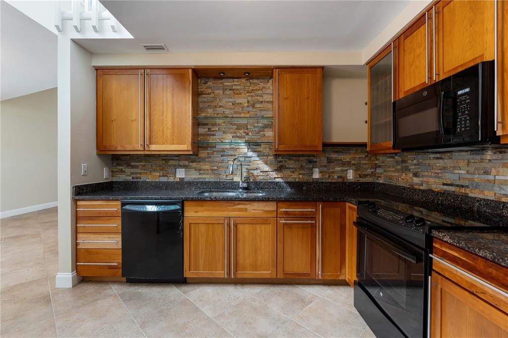 For Sale: $424,900 (2 beds, 2 baths, 1297 Square Feet)