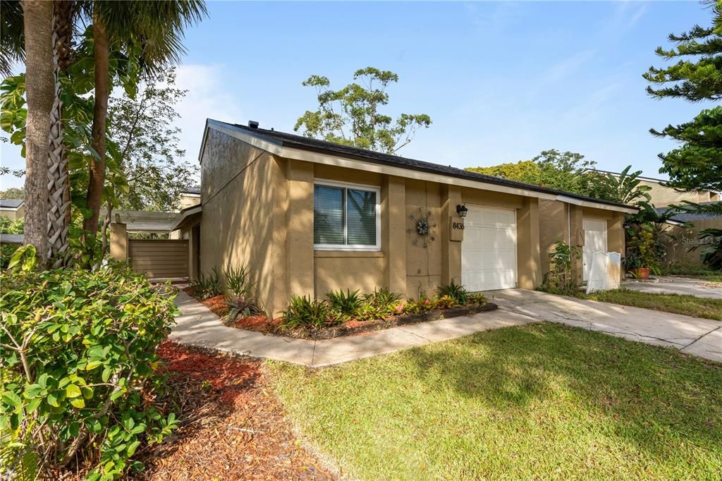 Welcome home to your private end-unit towhome in the desirable Citrus Chase in the heart of Dr. Phillips with A-rated schools.