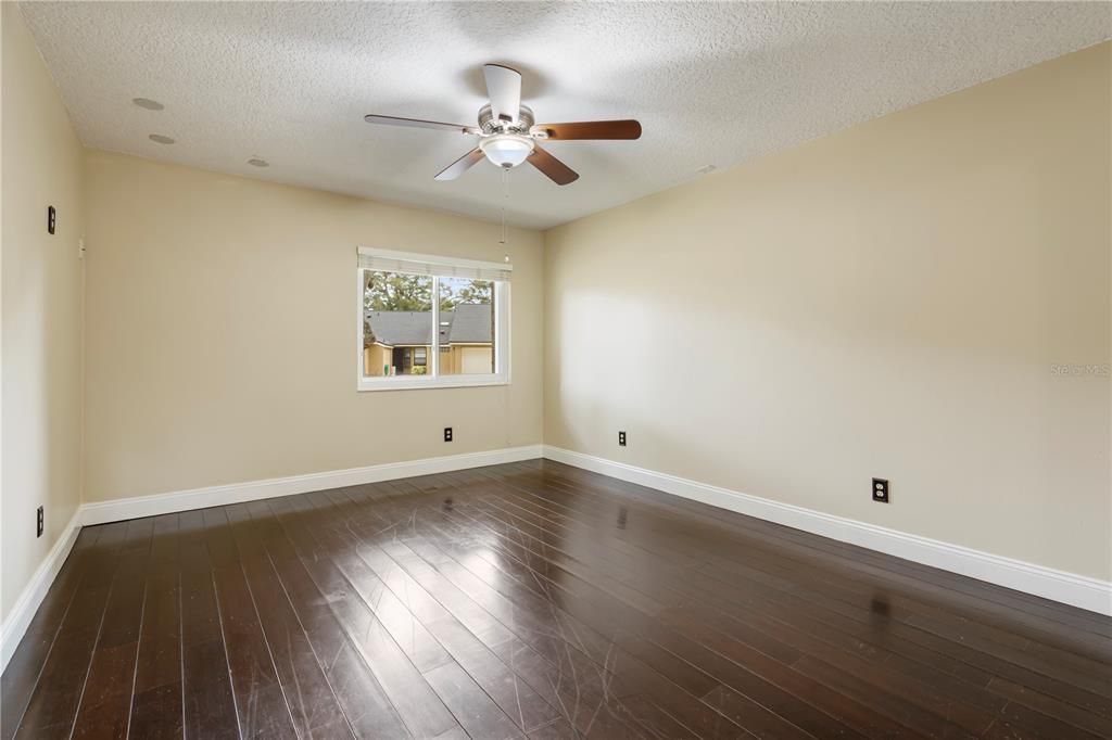 For Sale: $424,900 (2 beds, 2 baths, 1297 Square Feet)