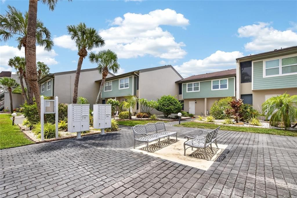 For Sale: $280,000 (2 beds, 2 baths, 1296 Square Feet)