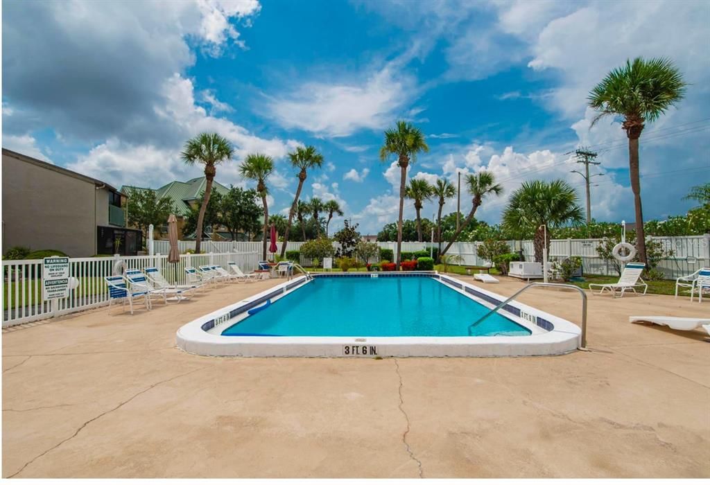 待售: $280,000 (2 贝兹, 2 浴室, 1296 平方英尺)