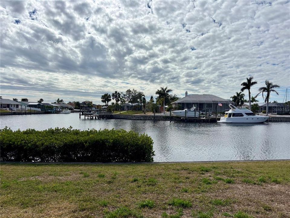 待售: $280,000 (2 贝兹, 2 浴室, 1296 平方英尺)