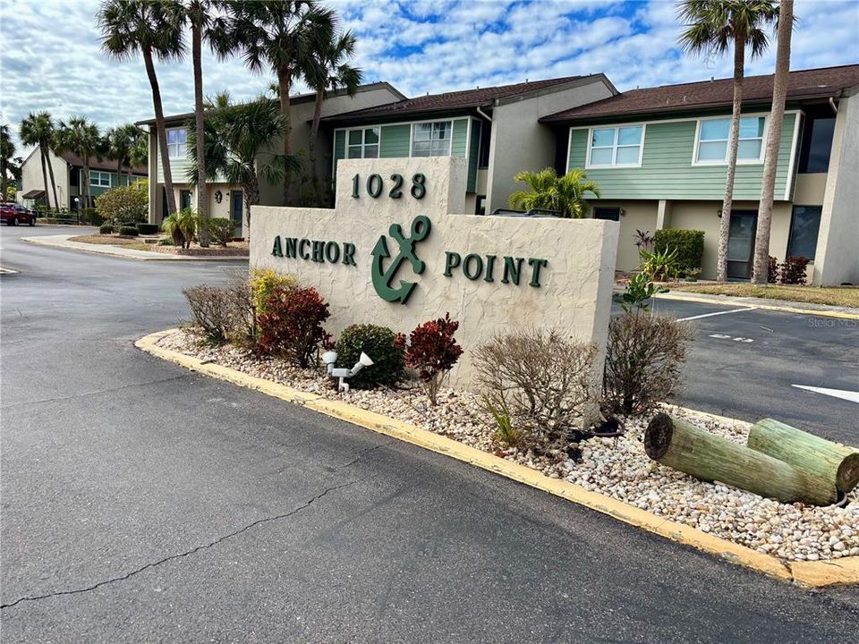 待售: $280,000 (2 贝兹, 2 浴室, 1296 平方英尺)