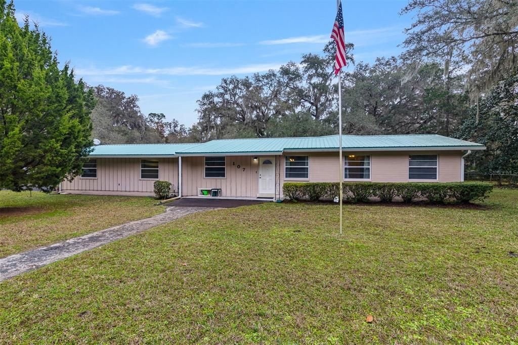 Recently Sold: $259,000 (3 beds, 2 baths, 1511 Square Feet)