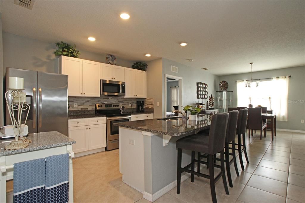 For Sale: $384,900 (3 beds, 2 baths, 1690 Square Feet)