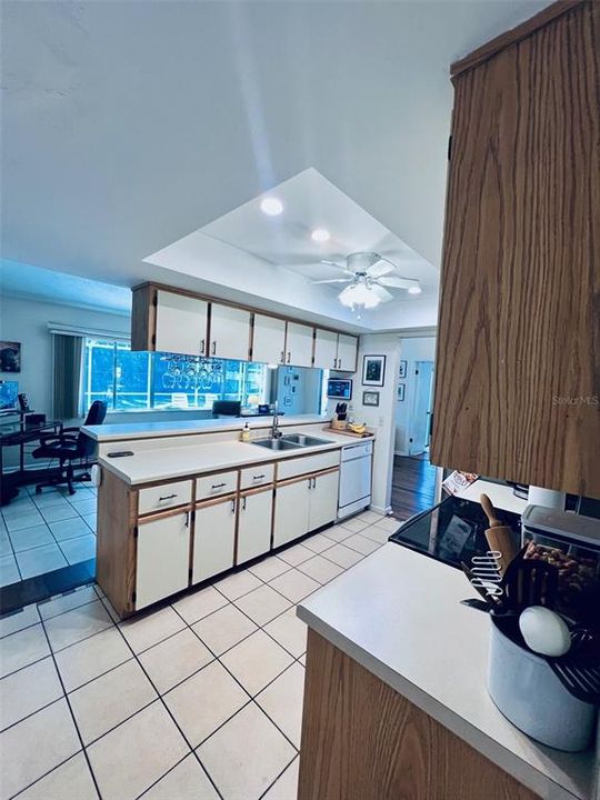 For Sale: $349,900 (2 beds, 2 baths, 1663 Square Feet)