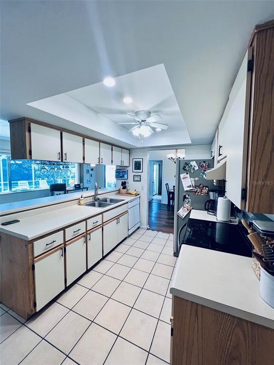 For Sale: $349,900 (2 beds, 2 baths, 1663 Square Feet)