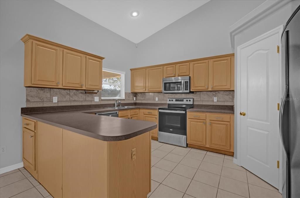 For Sale: $425,000 (3 beds, 2 baths, 1634 Square Feet)