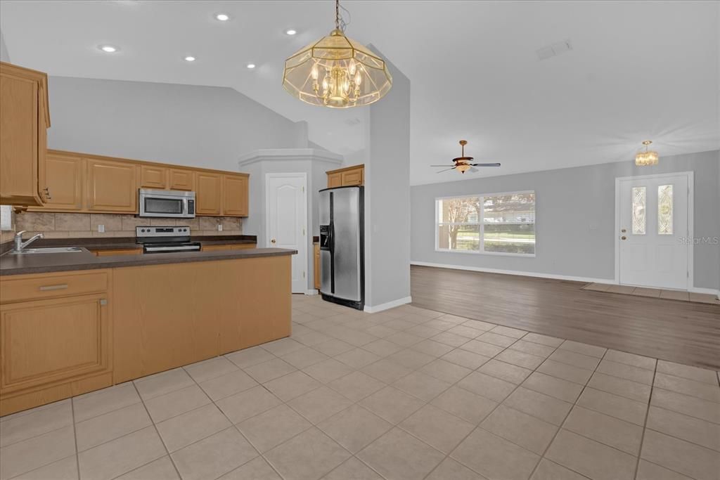 For Sale: $425,000 (3 beds, 2 baths, 1634 Square Feet)