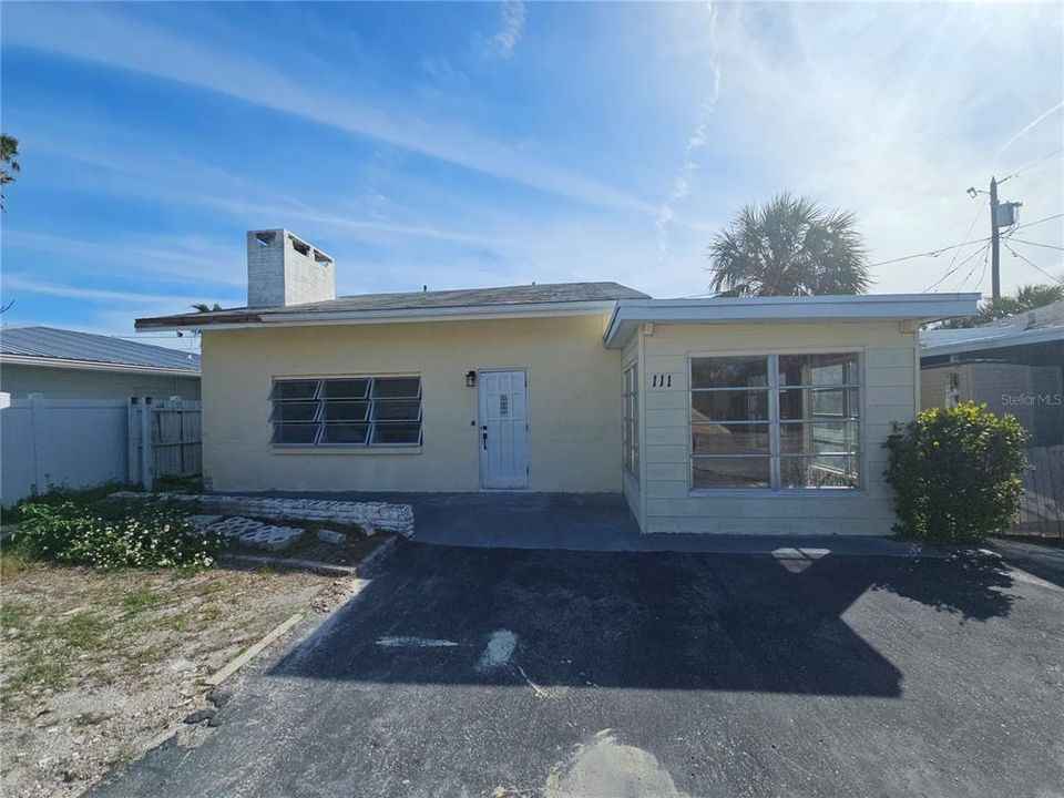 For Sale: $450,000 (5 beds, 2 baths, 1580 Square Feet)