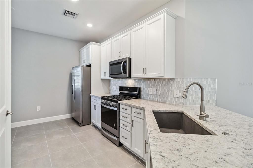 For Sale: $475,000 (2 beds, 2 baths, 1589 Square Feet)