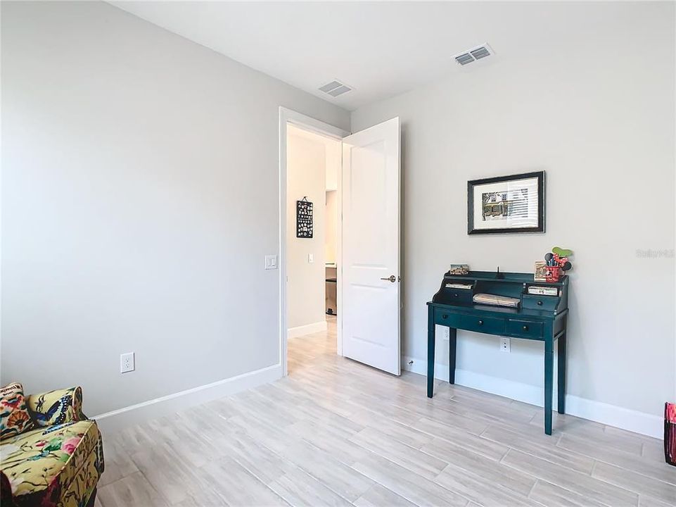 For Sale: $370,000 (2 beds, 2 baths, 1721 Square Feet)