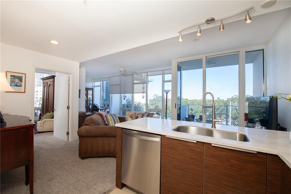 For Sale: $646,500 (1 beds, 1 baths, 875 Square Feet)