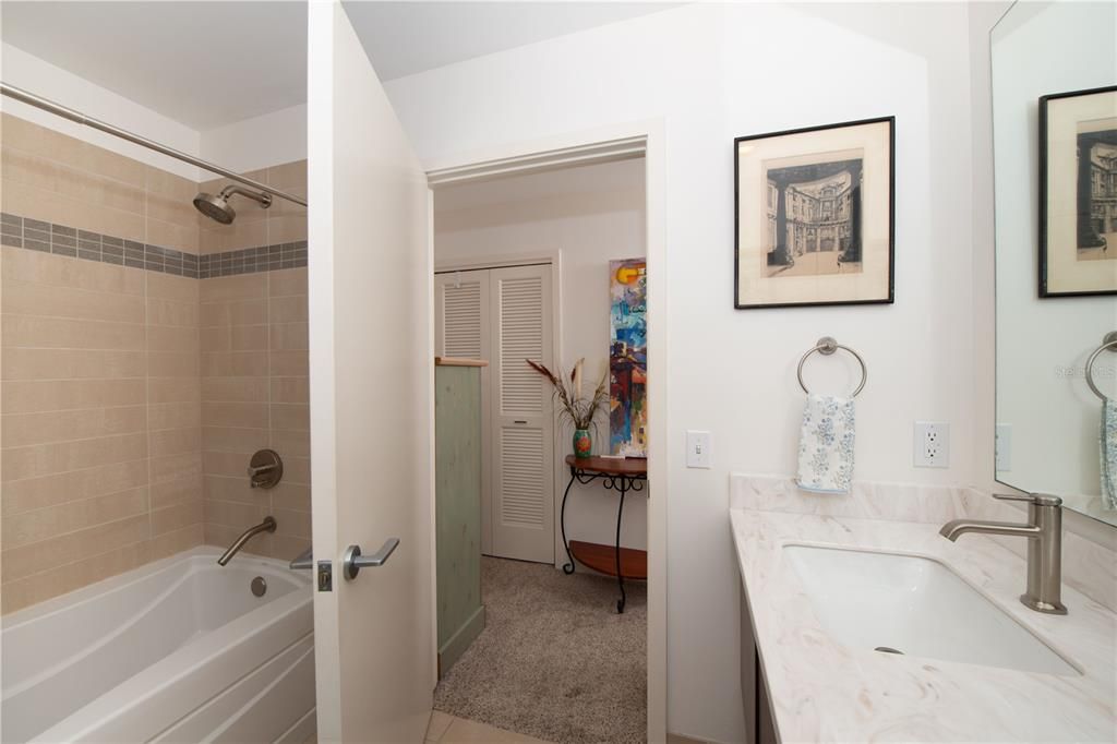 For Sale: $646,500 (1 beds, 1 baths, 875 Square Feet)