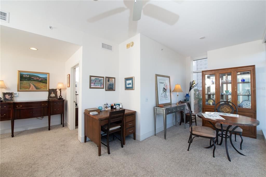 For Sale: $646,500 (1 beds, 1 baths, 875 Square Feet)