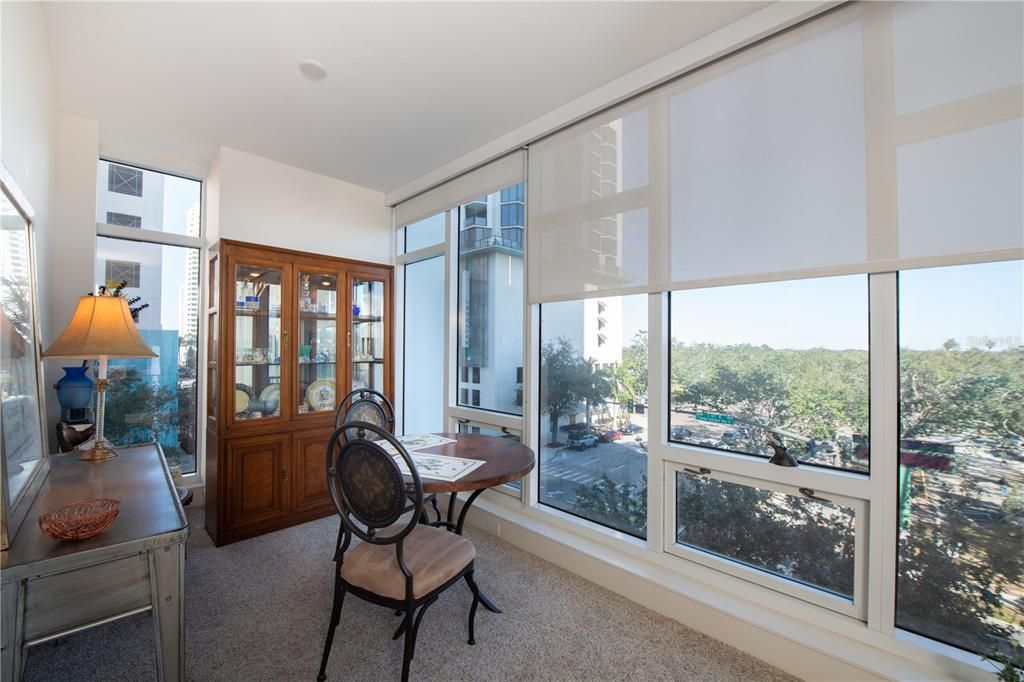 For Sale: $646,500 (1 beds, 1 baths, 875 Square Feet)