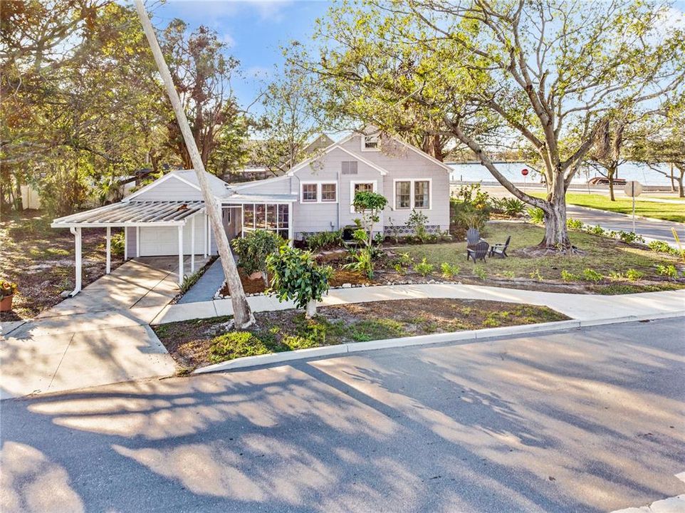 For Sale: $899,000 (3 beds, 2 baths, 1128 Square Feet)