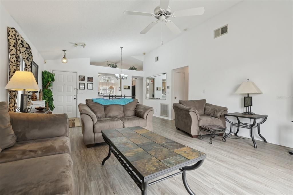 For Sale: $379,900 (3 beds, 2 baths, 1352 Square Feet)