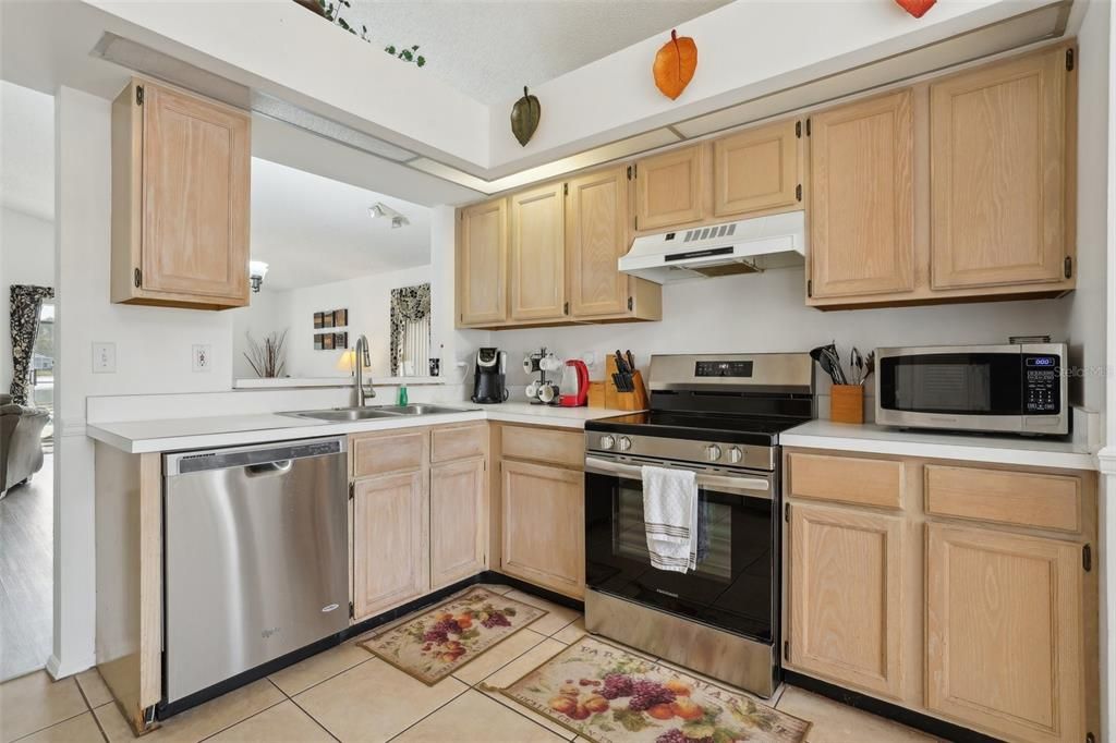 For Sale: $379,900 (3 beds, 2 baths, 1352 Square Feet)