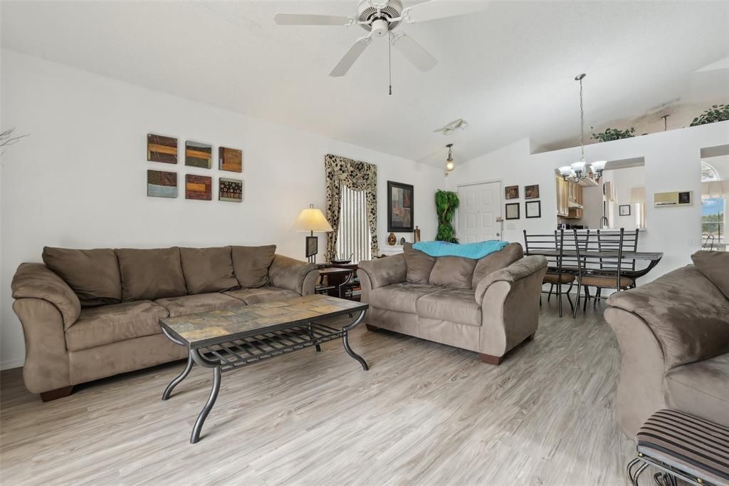 For Sale: $379,900 (3 beds, 2 baths, 1352 Square Feet)