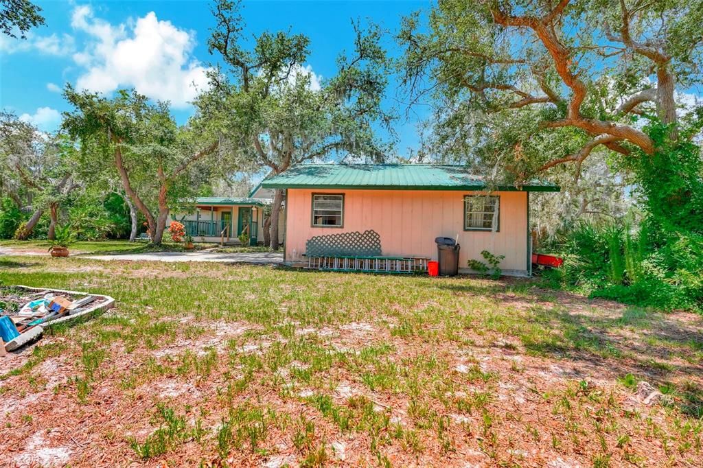 For Sale: $400,000 (3 beds, 2 baths, 1607 Square Feet)