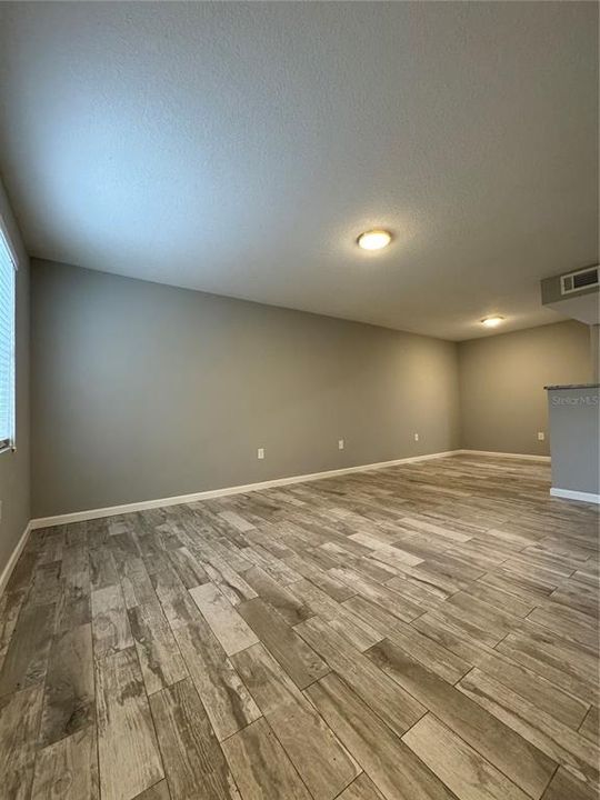 For Sale: $190,000 (1 beds, 1 baths, 661 Square Feet)