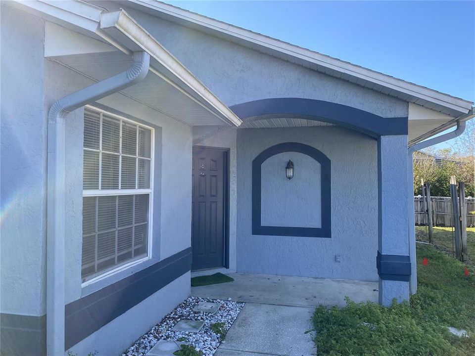 For Rent: $2,100 (3 beds, 2 baths, 1299 Square Feet)