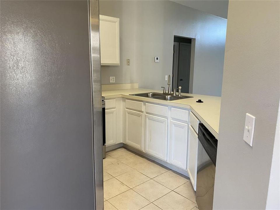 For Rent: $2,100 (3 beds, 2 baths, 1299 Square Feet)