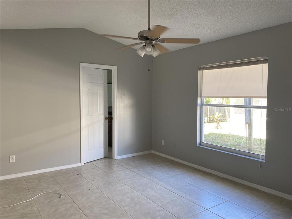 For Rent: $2,100 (3 beds, 2 baths, 1299 Square Feet)