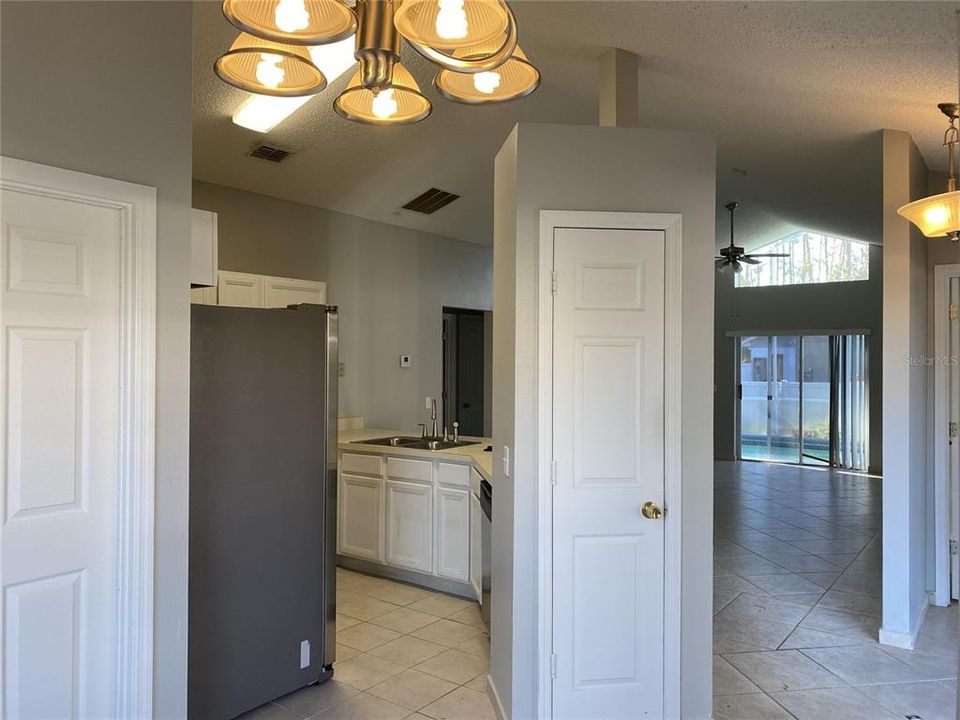 For Rent: $2,100 (3 beds, 2 baths, 1299 Square Feet)