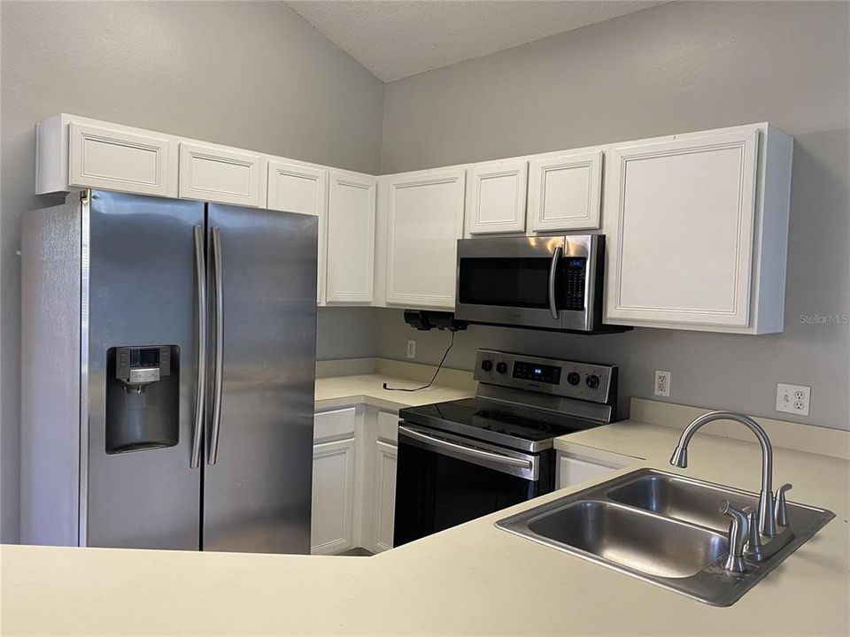 For Rent: $2,100 (3 beds, 2 baths, 1299 Square Feet)