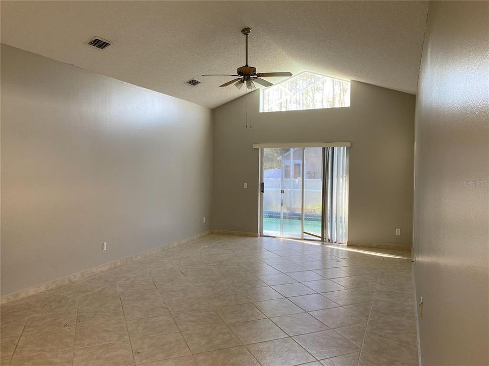 For Rent: $2,100 (3 beds, 2 baths, 1299 Square Feet)