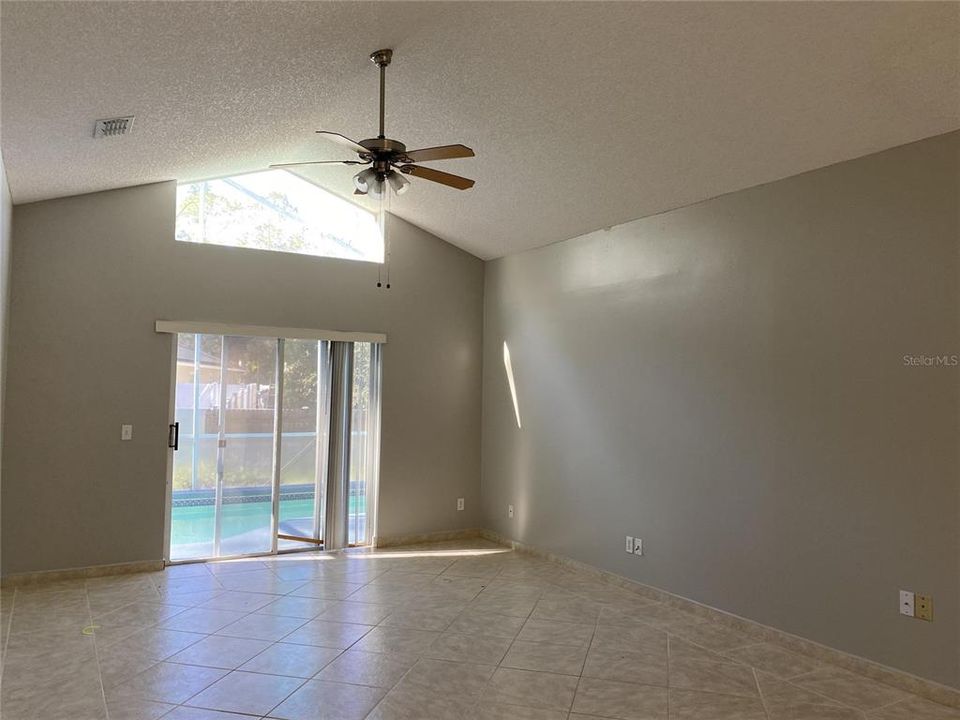 For Rent: $2,100 (3 beds, 2 baths, 1299 Square Feet)