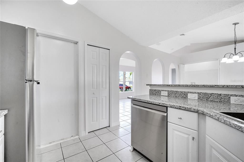 For Sale: $289,900 (3 beds, 2 baths, 1420 Square Feet)