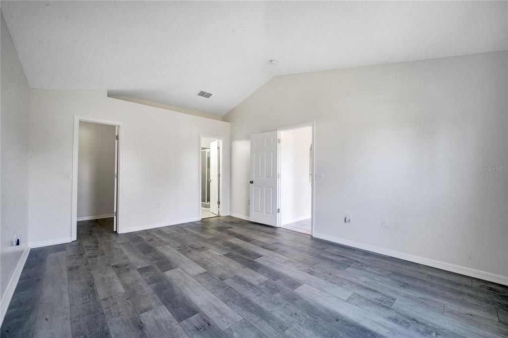 For Sale: $289,900 (3 beds, 2 baths, 1420 Square Feet)