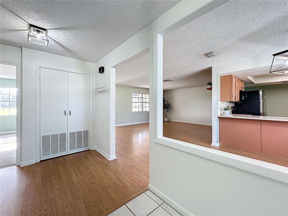 For Sale: $349,900 (3 beds, 2 baths, 1888 Square Feet)