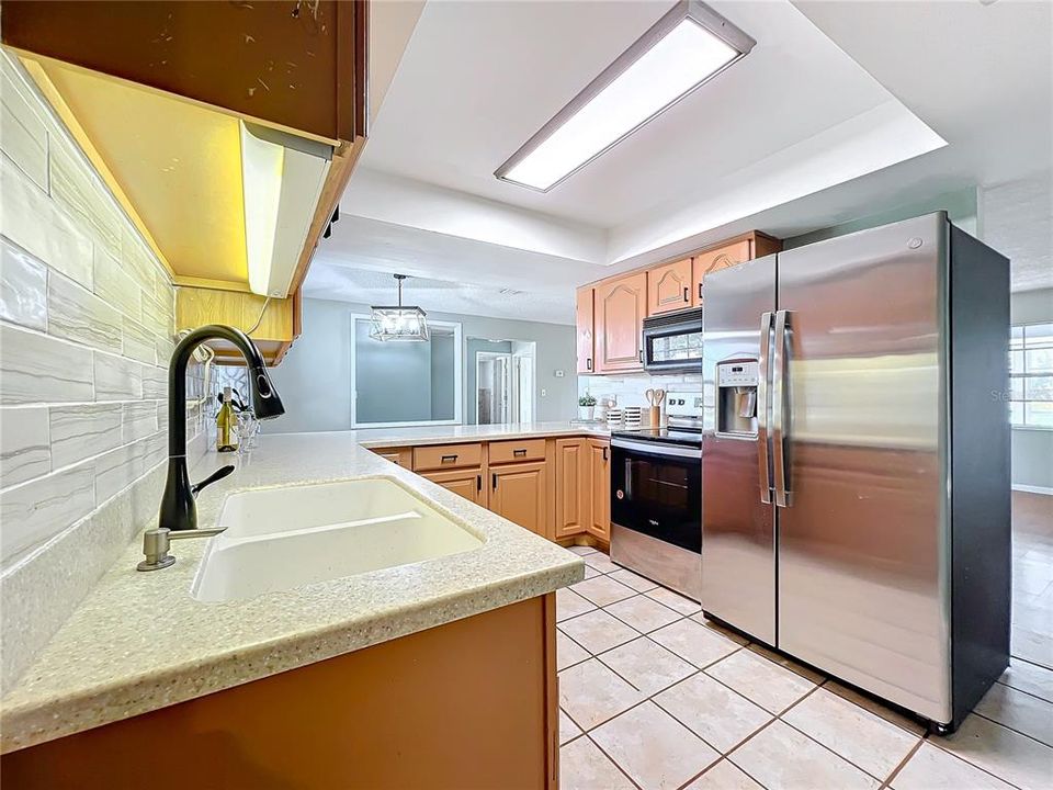 For Sale: $349,900 (3 beds, 2 baths, 1888 Square Feet)