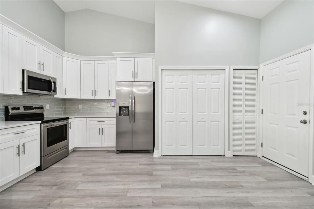 For Sale: $369,900 (2 beds, 2 baths, 1422 Square Feet)